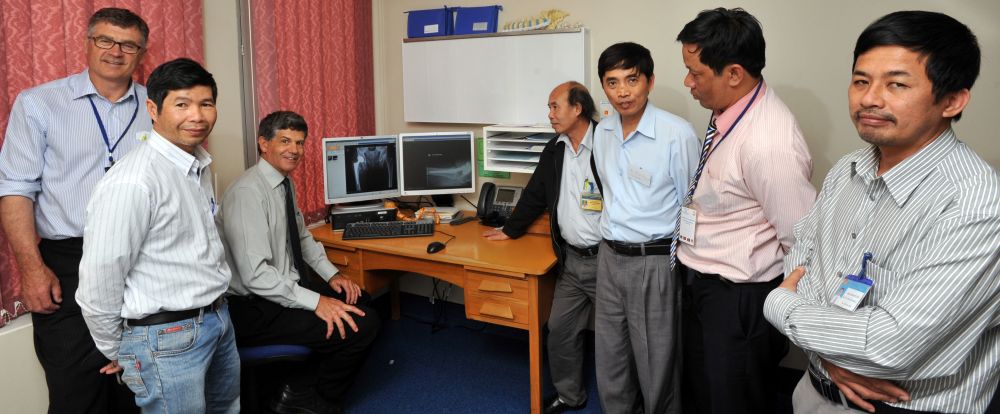 Vietnamese surgeons visiting Dunedin Hospital, March 2013