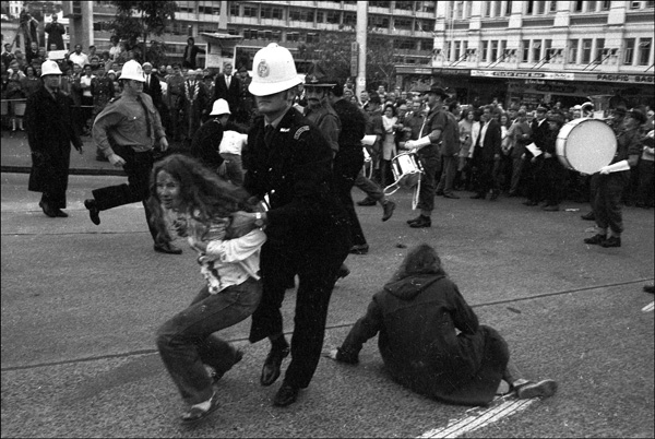 Police move in to remove protesters attempting to sit in front of the oncoming RNZA band