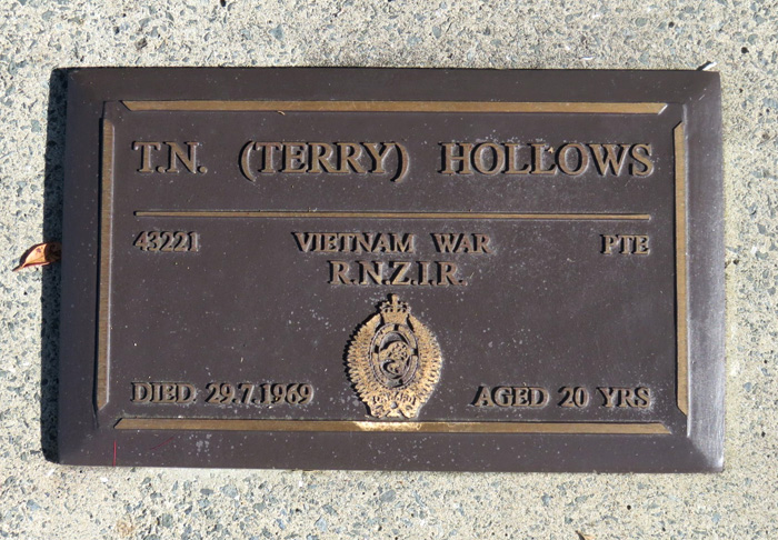 Terence Hollows grave