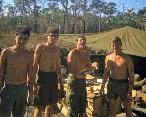 New Zealand gunners at FSB Raglan, circa 1970 New Zealand gunners at FSB Raglan, circa 1970