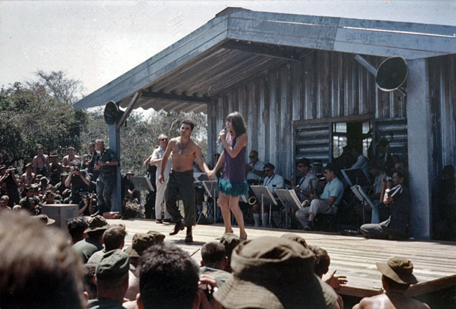 Dinah Lee entertaining troops at Nui Dat, circa 1967 Dinah Lee entertaining troops at Nui Dat, circa 1967