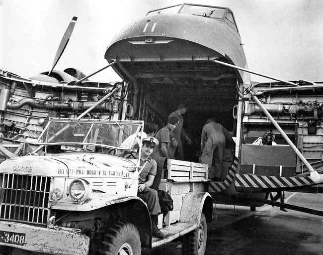 Unloading Bristol Freighter at Qui Nhon airfield Unloading Bristol Freighter at Qui Nhon airfield