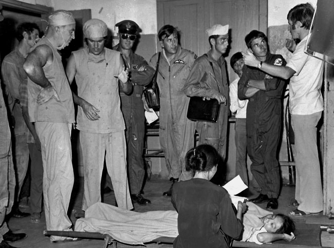 RNZAF crew at Qui Nhon hospital