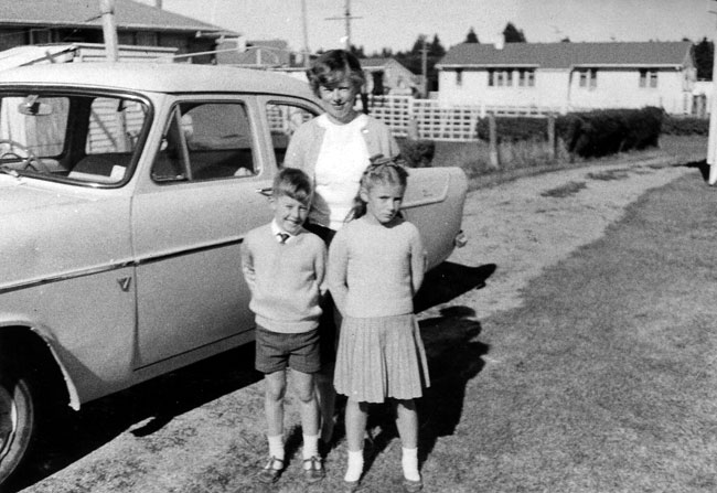 Susan Hughes with family at Waiouru, 1966 Susan Hughes with family at Waiouru, 1966