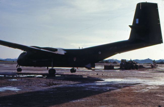 1RNZIR Band Tour Vietnam 1969 - Caribou transport aircraft