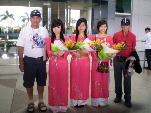 Willie Walker and Pipi Boyd at Ho Chi Minh City airport, April 2010